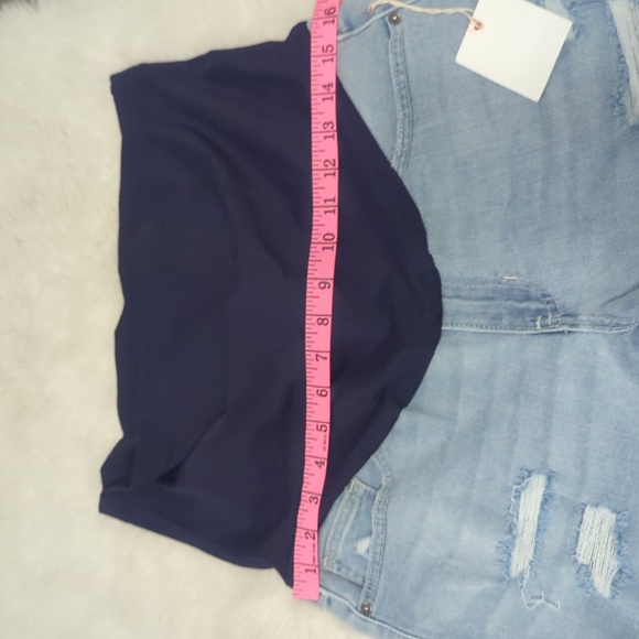 PINKBLUSH Light Wash Distressed Frayed Hem Denim Shorts ~ NWT - Picture 10 of 12